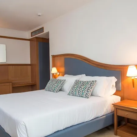 فندق Hotel Centrale 4*