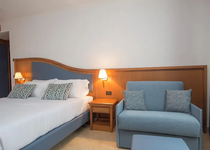 מלון Hotel Centrale 4*