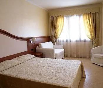 מלון Hotel Centrale 4*