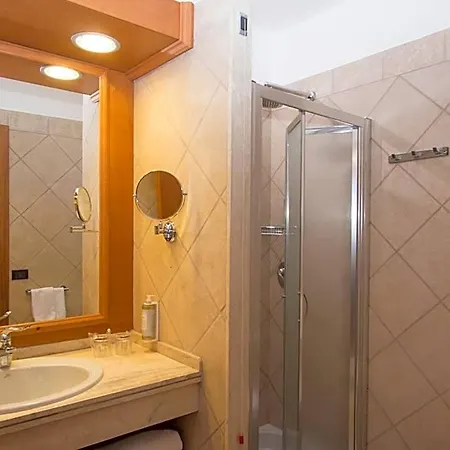 מלון Hotel Centrale 4*