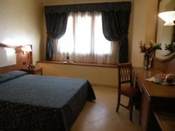 Hotel Centrale 호텔 사바우디아