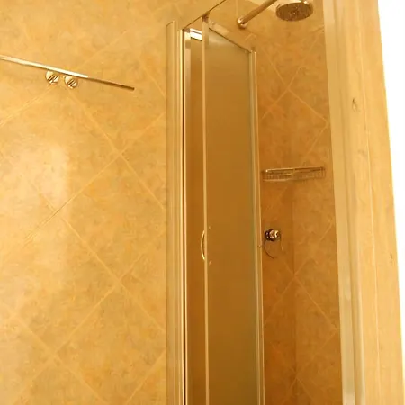 מלון Hotel Centrale 4*